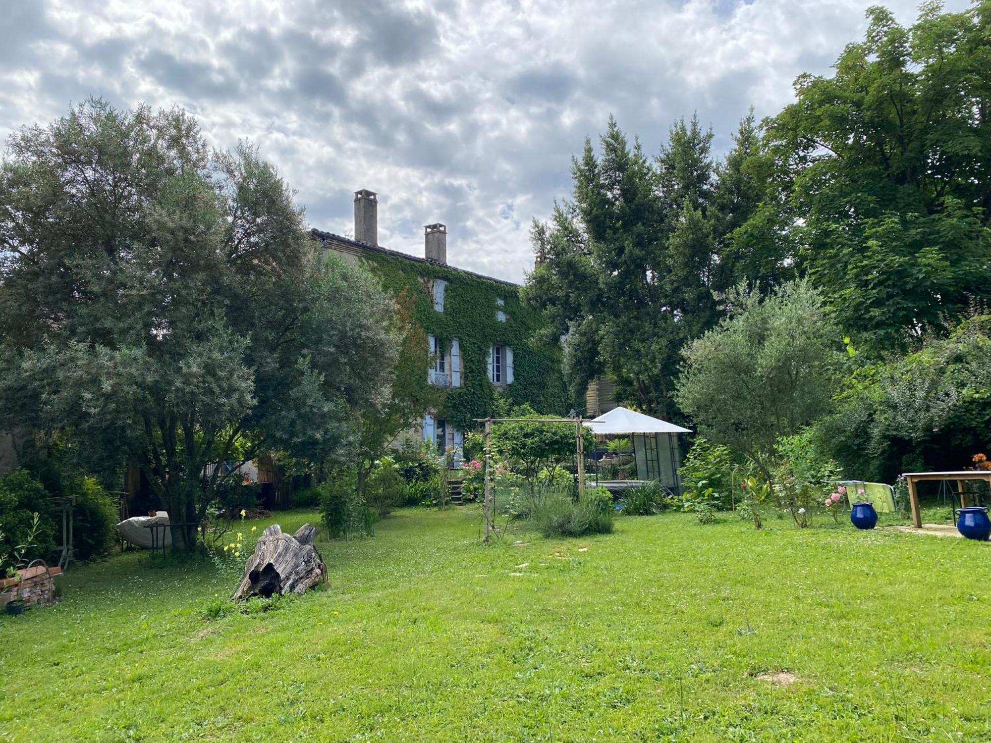 Bed and Breakfast Au Jardin Y Moissac Exterior foto